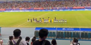 【千亿体育】日本女足队员赛后集体向水庆霞鞠躬，水庆霞鼓掌回应