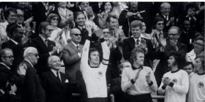 【千亿体育】FIFA：向世界足坛传奇弗朗茨-贝肯鲍尔致敬 1945-2024