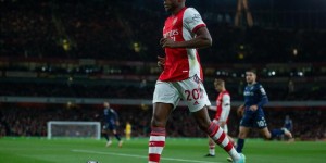 【千亿体育】罗马诺：若阿森纳签下左后卫塔瓦雷斯可能离队，马赛是潜在下家