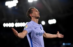 【千亿体育】卢克-德容：在巴萨没赢得任何冠军，但在其他方面我得到了满足感