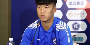 【千亿体育】足球报：主教练里卡多挽留，张晓彬最终选择留在武汉三镇