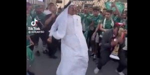 【千亿体育】这才是世界杯！沙特球迷庆祝胜利，卡塔尔球迷使出C罗Siu混入其中