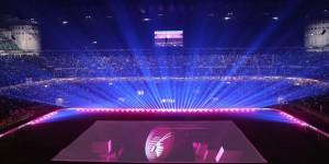 【千亿体育】国米赛前灯光秀庆祝和卡塔尔航空合作：灯光点亮球场&空姐到场✈️