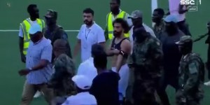 【千亿体育】本轮非洲区预选赛有球迷试图攻击萨拉赫，军警介入保护萨拉赫离场