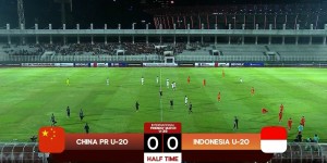 【千亿体育】半场-U19国青暂0-0印尼 国青多次传中直接传出底线