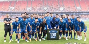 【千亿体育】马尔康领取中国职业足球赛事100场纪念球衣，目前已打入65球