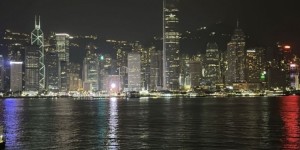 【千亿体育】久违了！保利尼奥重返中国，社媒晒打卡中国香港夜景照