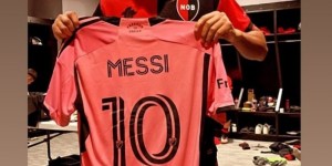 【千亿体育】纽维尔老男孩中场拿到梅西球衣，赛后在社交媒体晒照分享