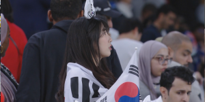 【千亿体育】小花絮：场边的风景，现场韩国女球迷一览