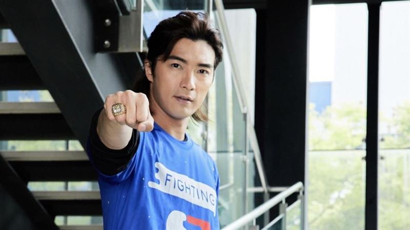 贺军翔哀悼ELLE总编辑杨茵絜:贺小美就是你们叫的