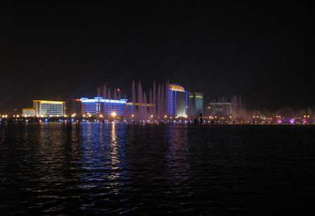 熙熙攘攘的路口,一个转弯又是一个人生。的图片 熙熙攘攘的路口,一个转弯又是一个人生。