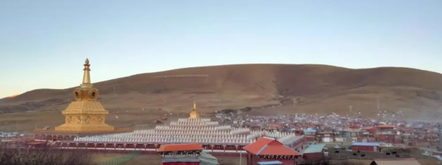 禁止男性入内,需要男扮女装,徒步翻越一座山,才能抵达的秘境——历尽艰难,抵达藏区的女儿国的图片 禁止男性入内,需要男扮女装,徒步翻越一座山,才能抵达的秘境——历尽艰难,抵达藏区的女儿国