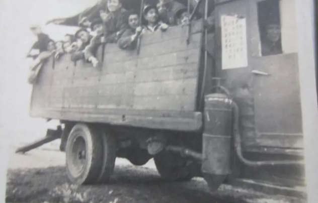 坐上卡车去坐席的图片 坐上卡车去坐席