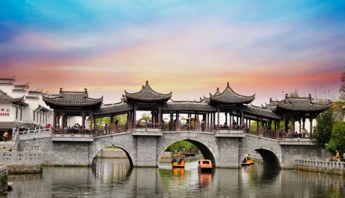 三河街,碗碟里盛着满满的人情世故的图片 三河街,碗碟里盛着满满的人情世故