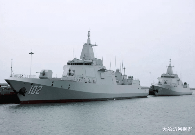 美日韩元首会晤之际,中国海军完成绕岛航行,日本自卫队全程警戒