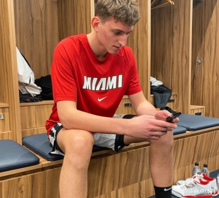 惨败24分!勇士3连败,穆迪低效,约维奇轰25+9:莱利又捡到宝了