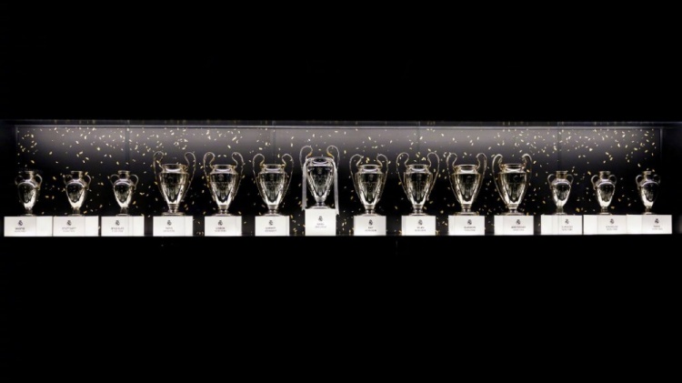 ?咱就是说,新赛季奖杯不得整对称了吗?