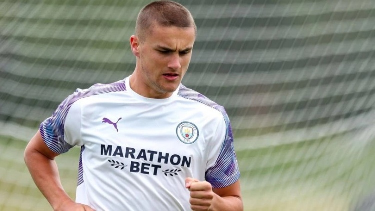 再度与孔帕尼相聚!官方:曼城20岁后卫哈伍德-贝利斯租借伯恩利