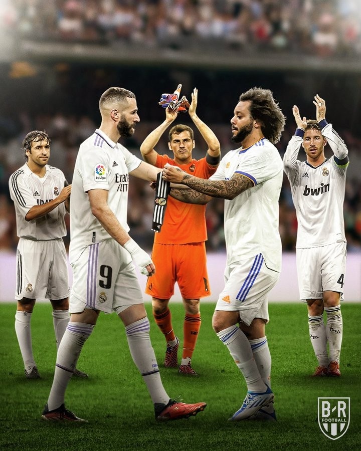 ©️传承!BR晒图:本泽马成为皇马第一队长 本人随后转发