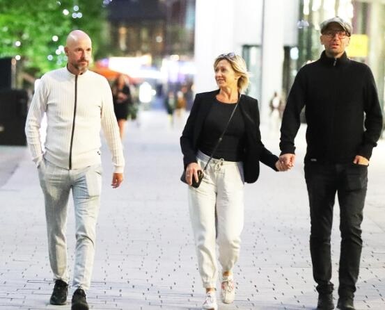 太阳报:滕哈赫与同伴前往曼市豪华的常春藤餐厅用餐