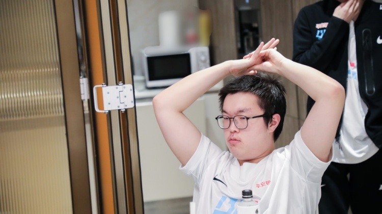 BLG官博发布赛后返图:大伙儿输的都麻木了