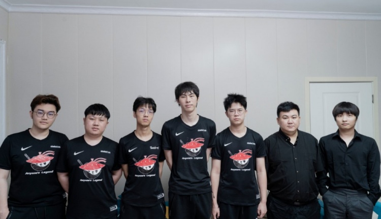 赛后采访AL.QiuQiu:只要泰坦钩的准,女枪就可以随便丢技能