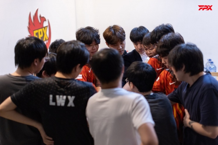 最正确的五个人?FPX状态回暖有没有机会冲击季后赛?