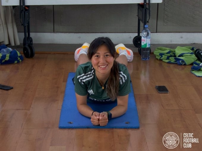 努力工作?凯尔特人女足晒沈梦雨训练照：我们的沈妮??
