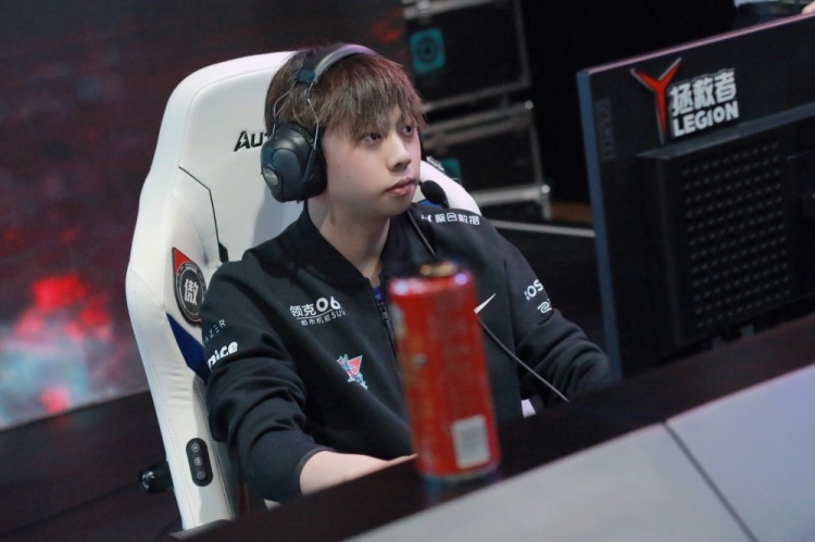 真就50块?Ale状态低迷全场梦游 第三局离奇游走养肥369