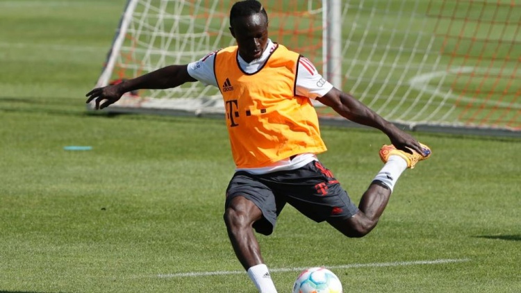 图片报:马内在首次训练中展示出领导力,卡恩对其送上称赞