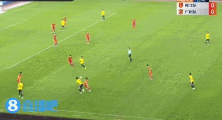 河北队10人应战!张俊哲身后放铲犯规,两黄变一红被罚下