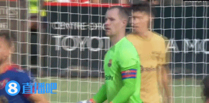 Show time!特尔施特根后场长传直接送助攻,奥巴梅扬破门