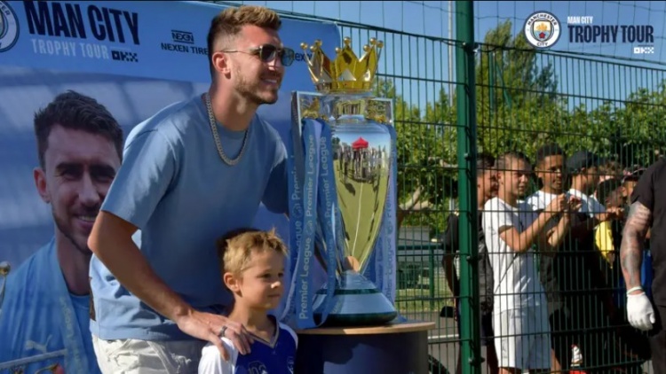 拉波尔特:很高兴向家乡孩子展示英超奖杯,命名球场更是荣幸