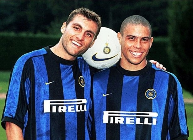 罗纳尔多-维埃里2次合作进球GIF:同场只争朝夕,友谊天长地久