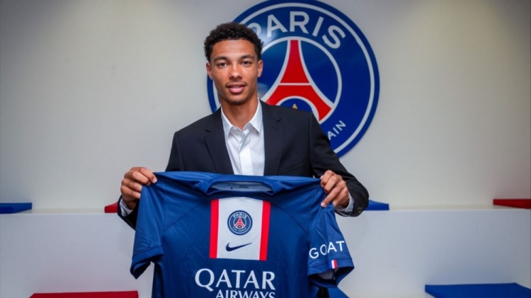 有些尴尬?巴黎新援埃基蒂克被挖出数月前点赞嘲讽梅西的图片