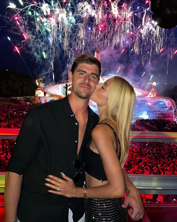 库尔图瓦与未婚妻参加Tomorrowland音乐节?