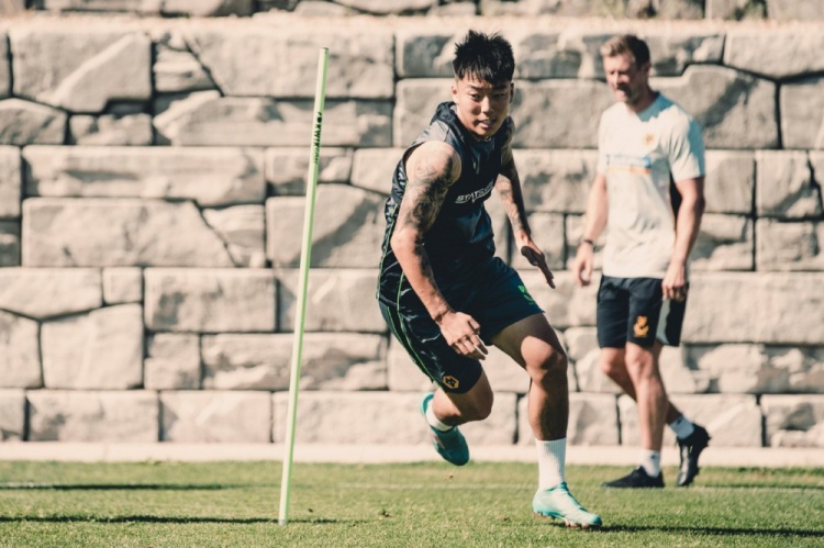 狼队U21邀请赛击败切尔西U21,何朕宇替补登场15分钟并击中横梁