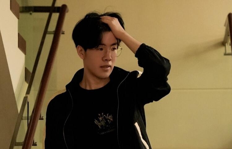 TheShy:Rookie在直播,我怎么能不直播啊,这是不对的!