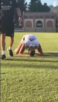 本泽马玩沙包游戏,现场上演悲喜两重天?