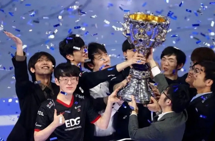 卫冕冠军的底蕴 EDG确定晋级LPL季后赛