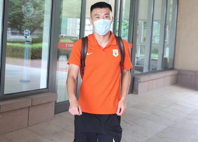 出发海口,全力以赴备战联赛,山东泰山,加油!