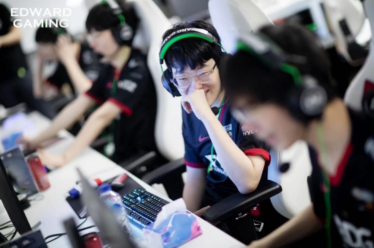 EDG赛前返图：骑士当无畏 加油！