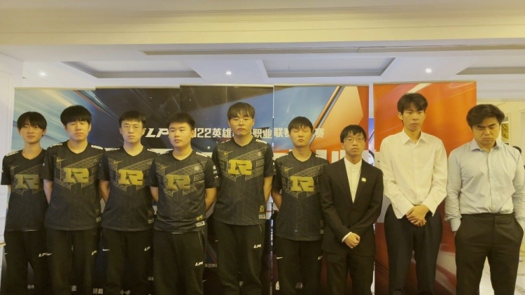 RNG赛后群访 Ming:因为第一把送太多了,最后一把救赎局