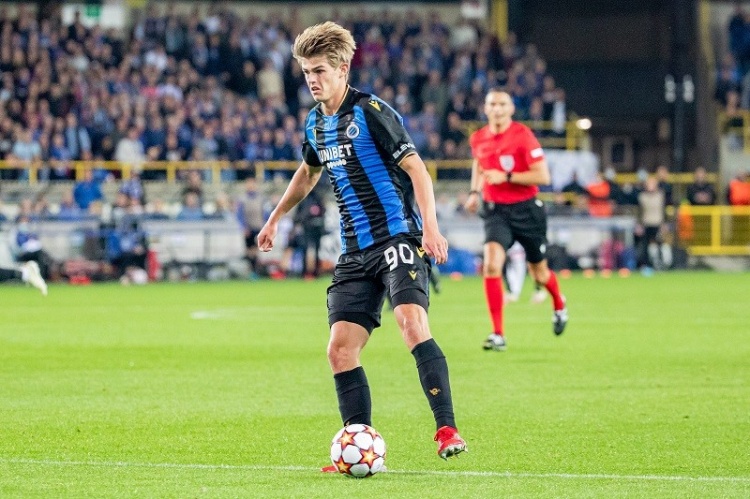 意媒：米兰曾想在德凯特莱尔交易中打包后卫姆班巴，被布鲁日拒绝