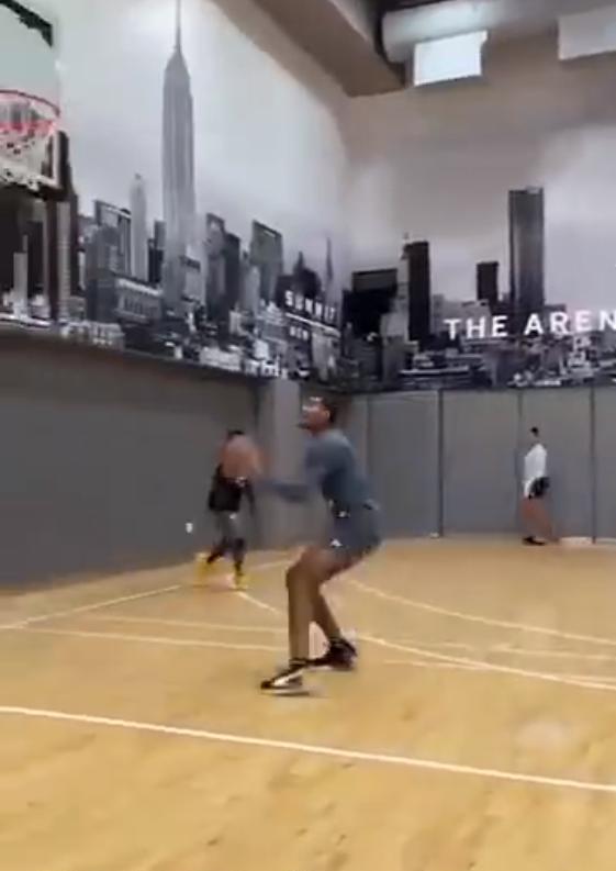 火箭众将动态:后场妖卫埋头苦练,两新秀形影不离,申京返回休城