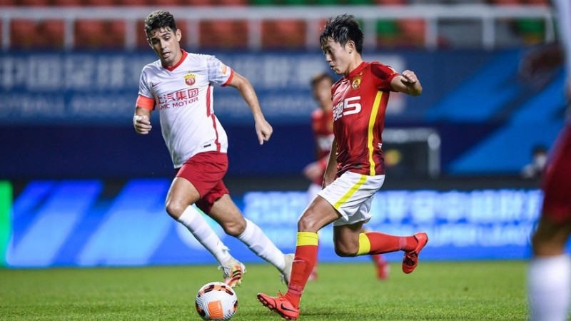 中超-奥斯卡点射恩迪亚耶郑圣雄分别中框 上海海港1-0双杀广州