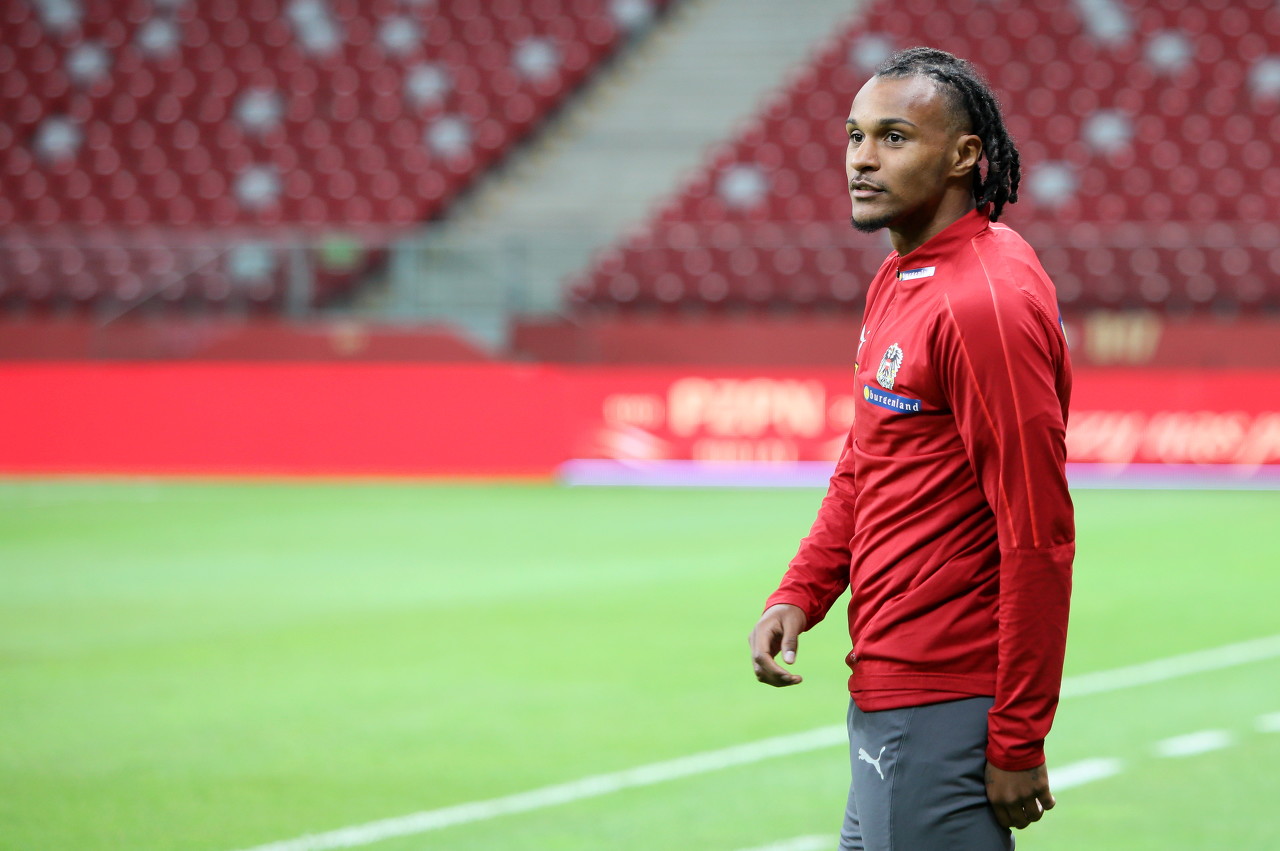 米体:拉扎罗租借都灵的买断费为600万欧,国米承担部分工资