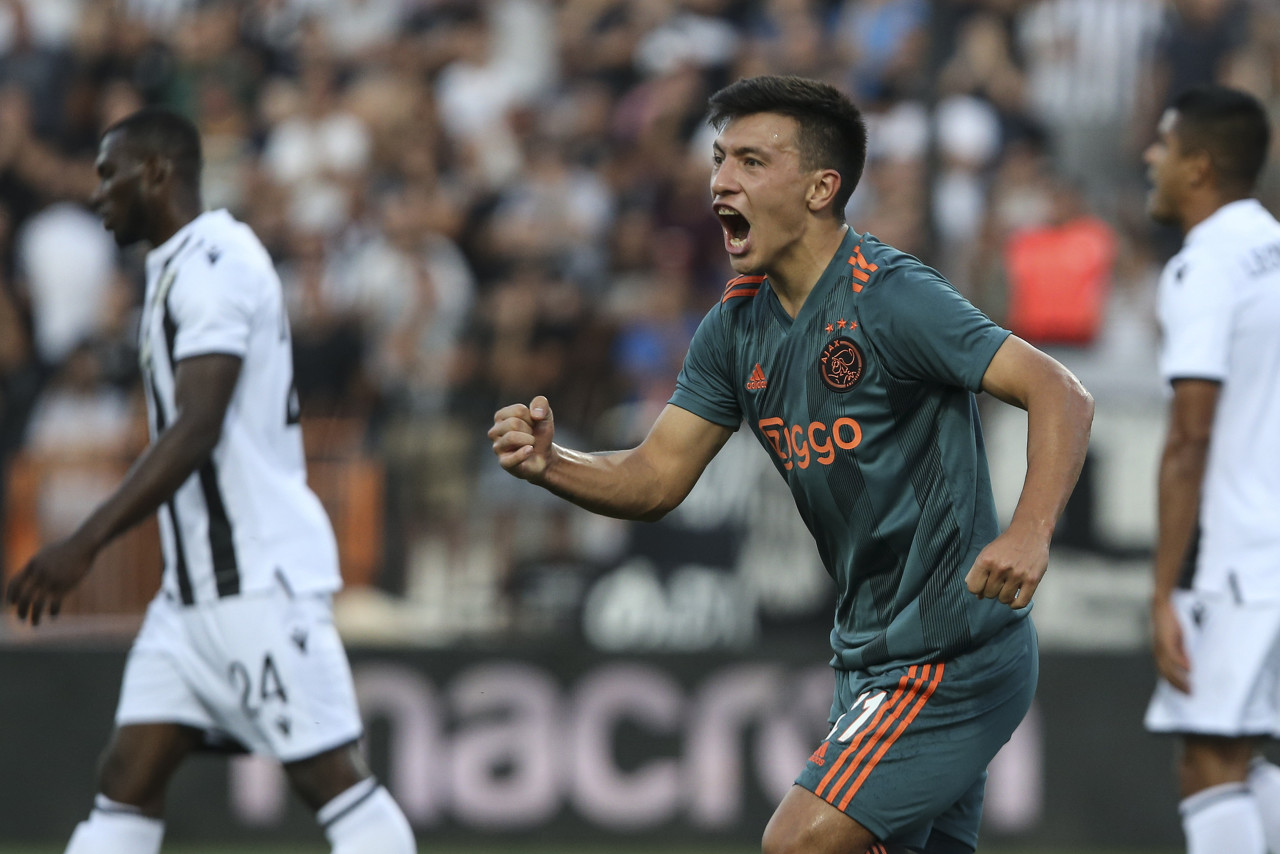 罗马诺:滕哈赫希望曼联能够迅速签下利桑德罗-马丁内斯