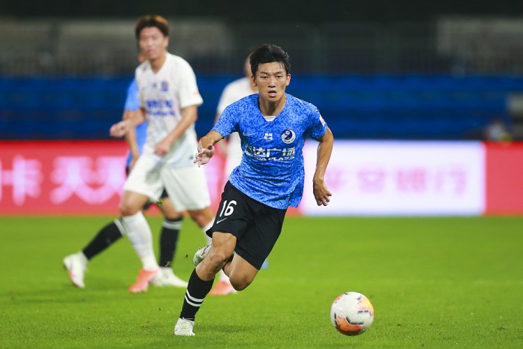 足球报:童磊首阶段大概率缺阵,何时复出要看回大连后的恢复情况