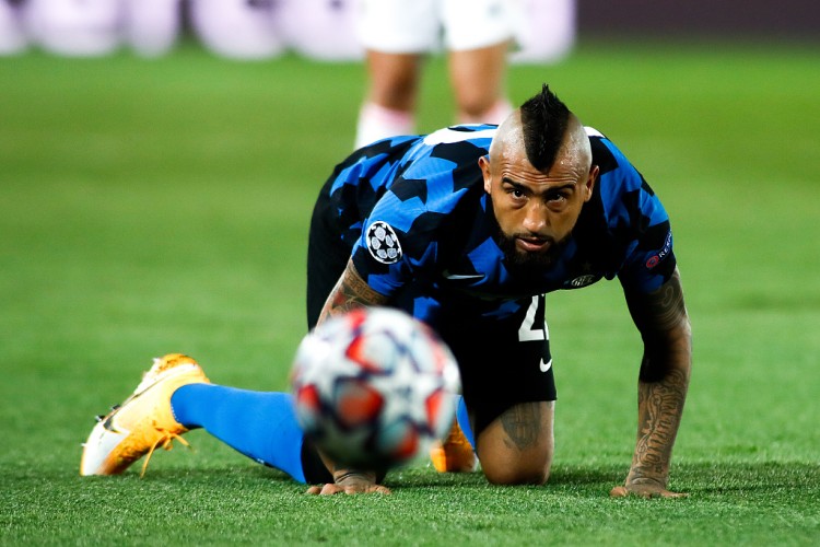 意媒:经纪人在米兰城准备完成比达尔解约,并谈桑切斯遣散费问题